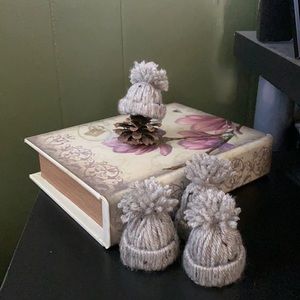 4 Mini yarn toques with pine cones